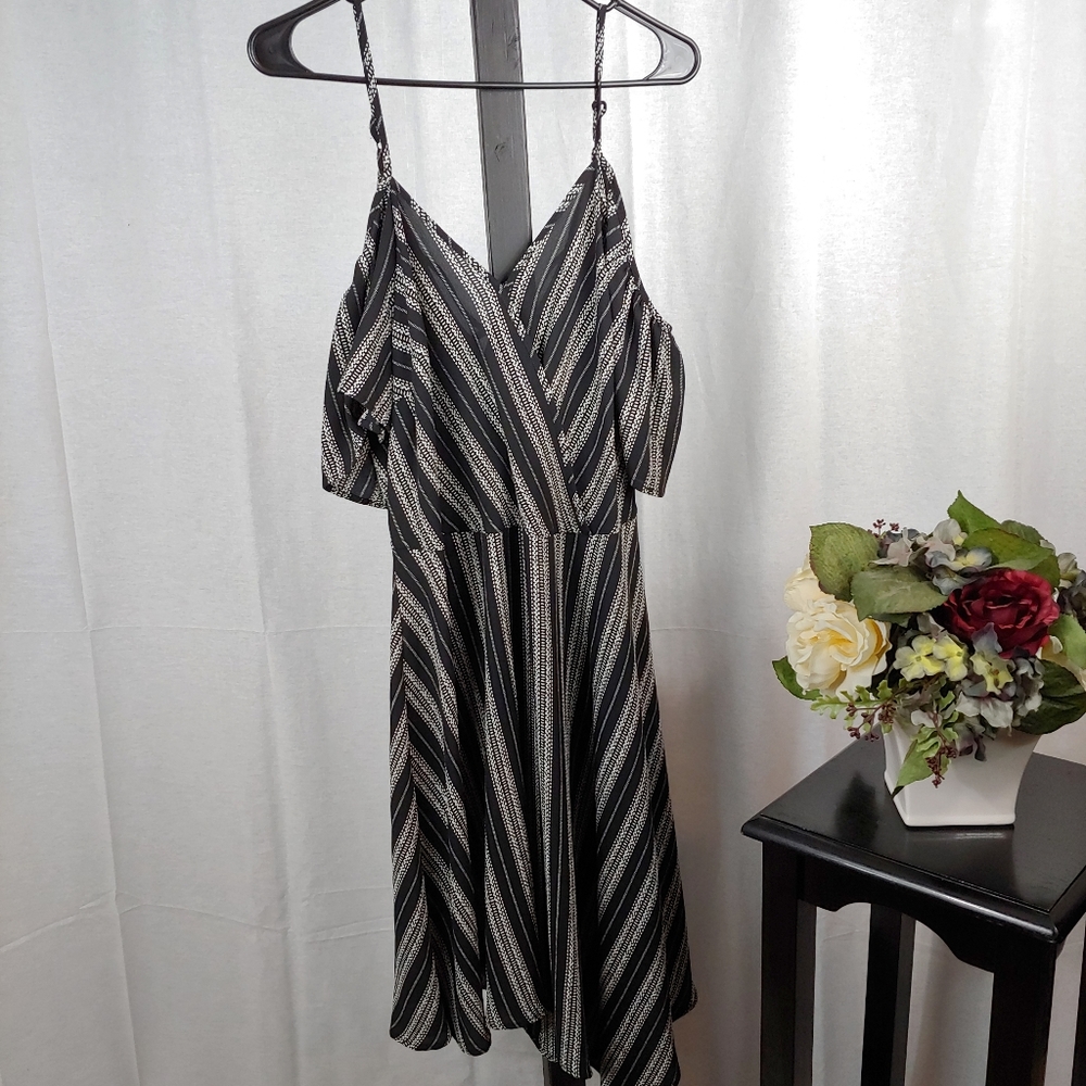 Xhilaration Off the Shoulder Dress.  XL.   W26